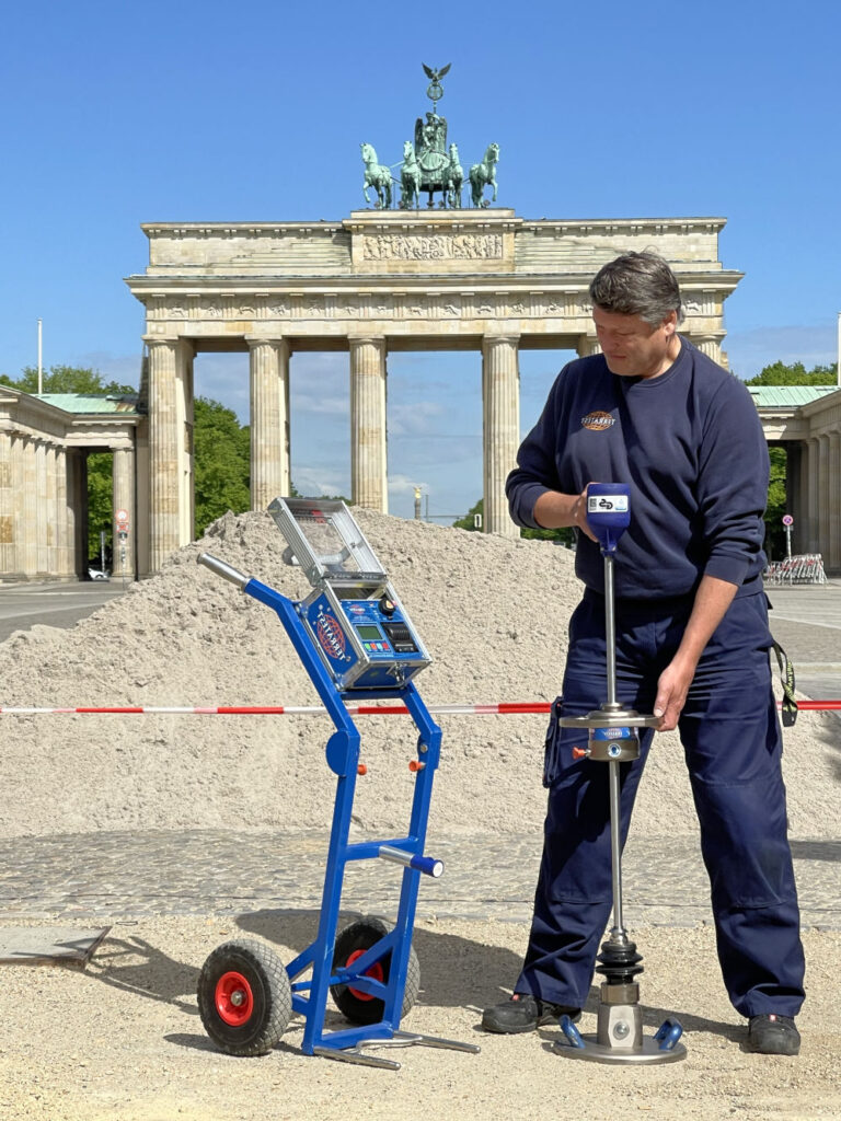Light Weight Deflectometer in front of Brandenburg Gate