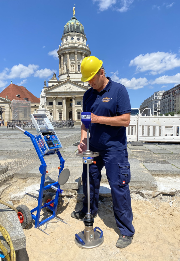 Lightweight Deflectometer in use on Gendarmenmarkt in Berlin